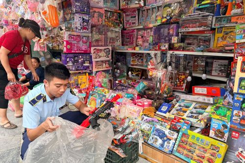 Hà Nội: Thu giữ, buộc tiêu hủy gần 1.500 sản phẩm phục vụ Tết Trung thu