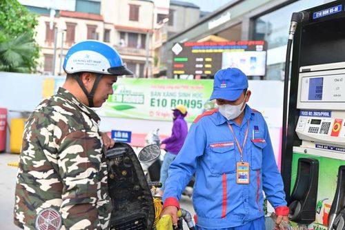 Giá xăng dầu ngày 27/8: Xăng E10, E5 và dầu diesel đồng loạt giảm