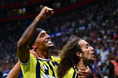 VAR hai lần từ chối bàn thắng, Lyon ôm hận thua Fenerbahce 1-2 ở vòng loại Champions League
