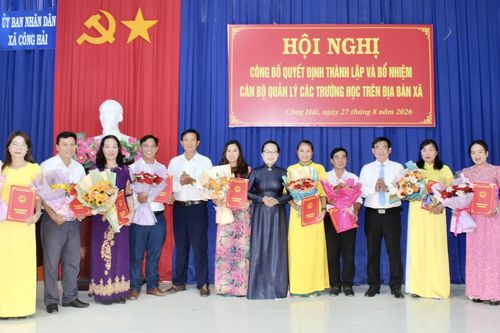Xã Công Hải công bố quyết định thành lập cơ sở giáo dục và bổ nhiệm lãnh đạo quản lý