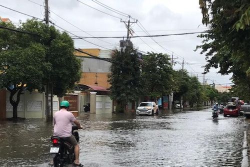 Đoạn đường trung tâm đô thị chưa có hệ thống thoát nước