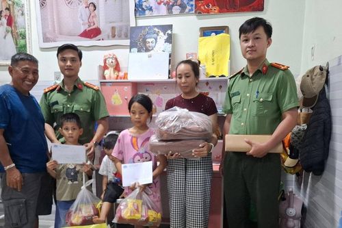 Nâng bước chân em đến trường