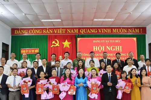 Tuy Đức kiện toàn tổ chức các trường học sau sáp nhập