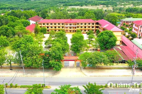 Nửa thế kỷ thắp sáng tri thức