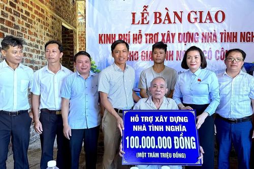 Hỗ trợ xây dựng nhà ở cho 2 gia đình chính sách có hoàn cảnh khó khăn