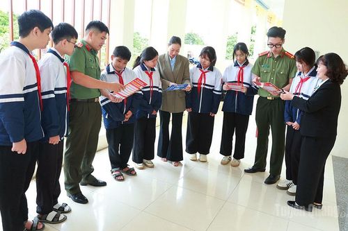 Bảo vệ trẻ em trên không gian mạng