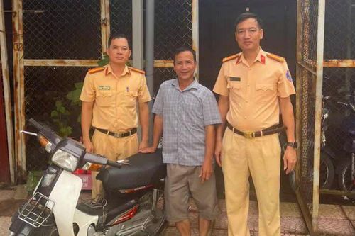 Cảnh sát giao thông Bắc Ninh giúp người dân tìm thấy xe máy bị mất trộm 7 năm trước
