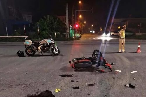 Va chạm xe đầu kéo, 2 thanh niên được cho là đang đi 'bão' thương vong