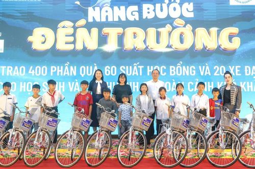 Hội Khuyến học Lâm Đồng phối hợp trao 414 triệu học bổng, quà tiếp sức học sinh đến trường
