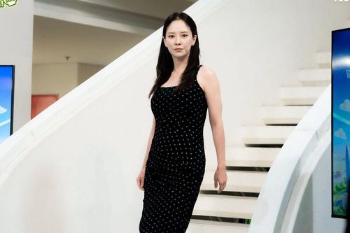 Song Ji Hyo đón tuổi 45, nhan sắc trẻ trung nhận nhiều lời khen