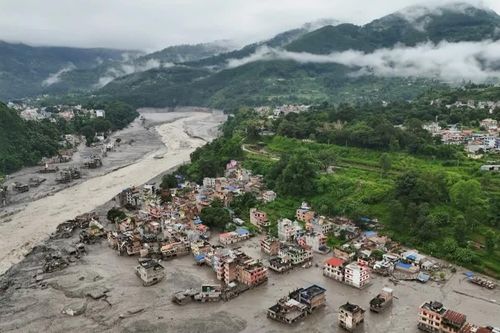 Những người may mắn sống sót kể lại giây phút sinh tử trong trận lũ quét kinh hoàng