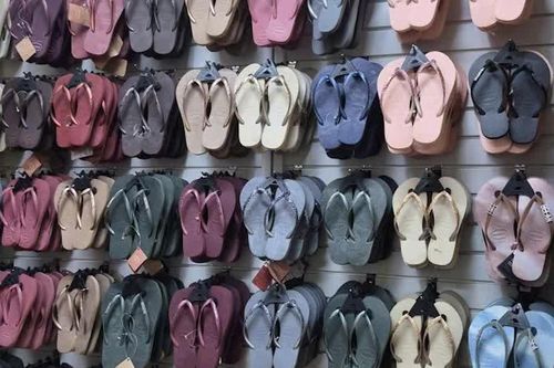 Triệt phá đường dây mua bán dép Havaianas giả trị giá hơn 7,3 tỷ đồng