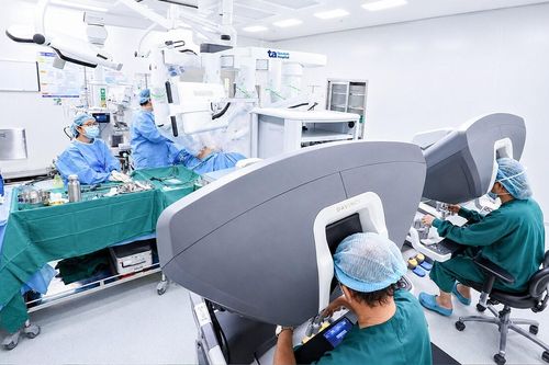 Giảm gánh nặng cho y tế công lập