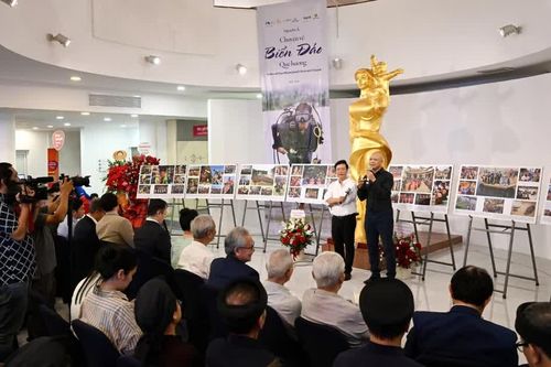Triển lãm ảnh Nguyễn Á: Kể chuyện biển đảo, lưu giữ hồn di sản Việt