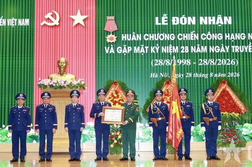 Cảnh sát biển Việt Nam đón nhận Huân chương Chiến công hạng Nhất