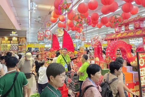 Mưa lũ ảnh hưởng nguồn cung, siêu thị tăng hàng giữ giá dịp 2-9