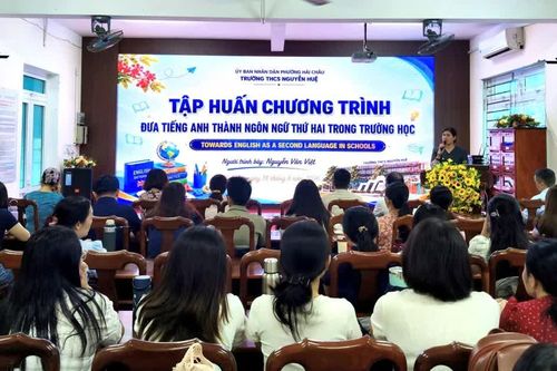 Tiếng Anh 'bước ra' khỏi giờ Ngoại ngữ