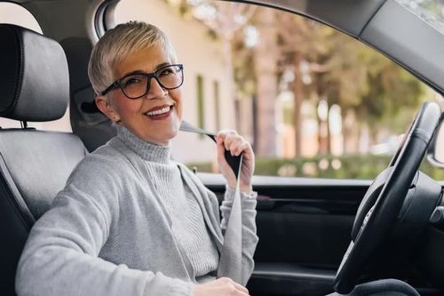 7 mẹo lái xe an toàn khi tài xế từ 65 tuổi trở lên
