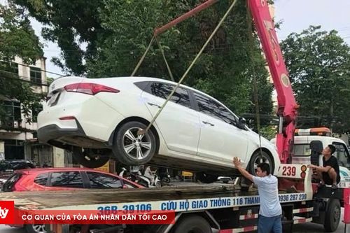 Nhiều ô tô bị cẩu đi do đỗ sai quy định