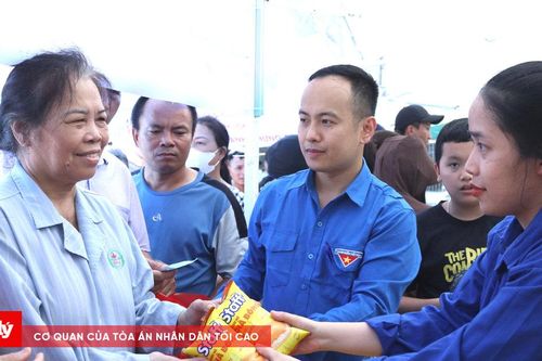 Ấm áp 'phiên chợ' dành cho bệnh nhân nghèo