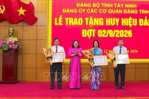 Dấu son cống hiến qua những Huy hiệu Đảng
