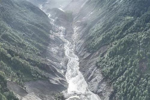 Lũ quét như sóng thần ở biên giới Nepal-Trung Quốc: Hồ chắn dòng đã tràn nước