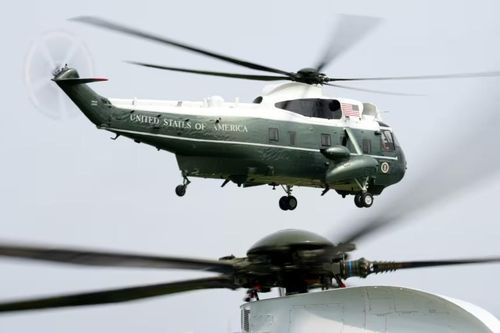 Trực thăng Marine One của Tổng thống Trump lại gặp sự cố liên lạc khi cất cánh