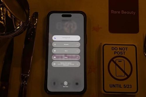 'Tắt nguồn': Sự xa xỉ tập trung vào trải nghiệm giác quan