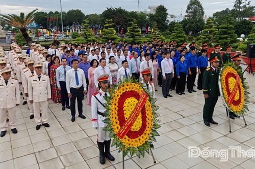 Lãnh đạo tỉnh viếng Nghĩa trang Liệt sĩ Đồng Tháp