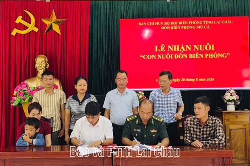 Đồn Biên phòng Mù Cả nhận nuôi 2 học sinh có hoàn cảnh khó khăn