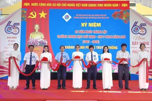 Trường THPT Phan Đăng Lưu kỷ niệm 65 năm thành lập