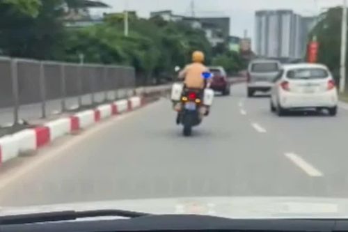CSGT mở 'đường ưu tiên', đưa nạn nhân đứt lìa cánh tay đi cấp cứu