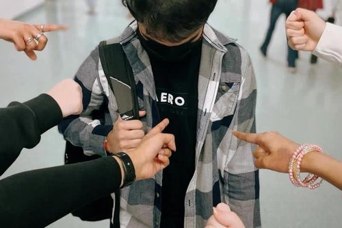 Bạo lực 'lạnh': Đừng để trẻ chịu đựng một mình
