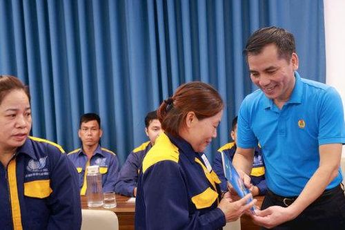 Ấm áp tình Công đoàn với công nhân trực lễ Quốc khánh