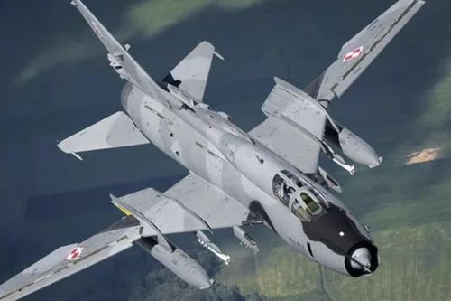 Su-17: Vì sao Sukhoi biến cánh xuôi thành cánh cụp biến đổi?