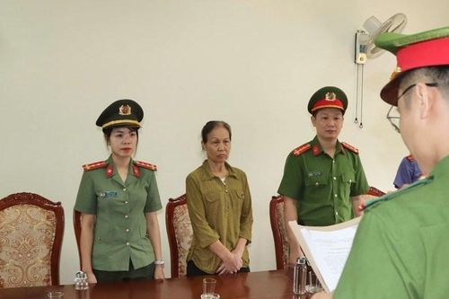 Sơn La: Người phụ nữ 66 tuổi bị khởi tố vì dùng hàn the sản xuất hàng trăm kilogam bánh cuốn