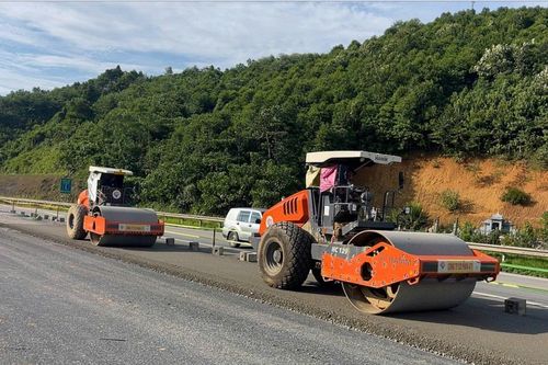 Mở rộng các tuyến cao tốc huyết mạch