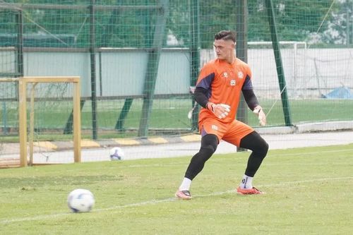 Lê Giang Patrik xỏ găng ra sân cùng Công an TPHCM, sẵn sàng chinh phục Siêu cúp Quốc gia