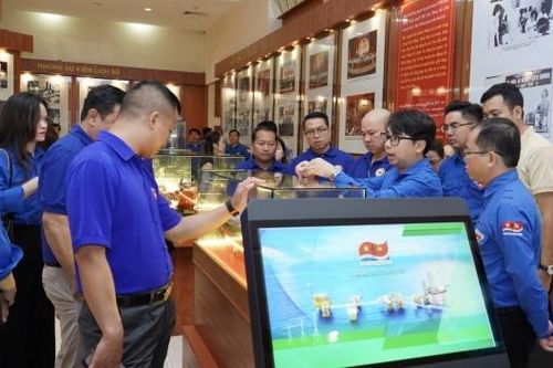 [VIDEO] Tuổi trẻ Việt Nam - Lào tăng cường gắn kết, chia sẻ kinh nghiệm qua tìm hiểu thực tế tại PETROVIETNAM