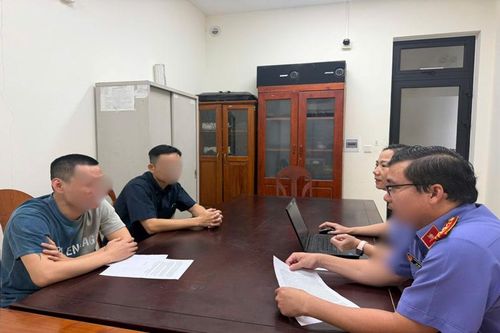 VKSND khu vực 2, TP Đà Nẵng tiếp nhận người phạm tội đang bị truy nã đến đầu thú