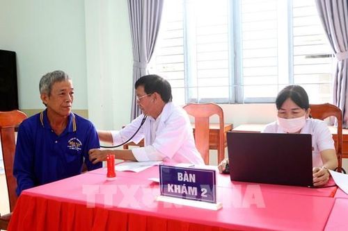 Vĩnh Long đưa dịch vụ y tế miễn phí về tận ấp, khóm cho người dân