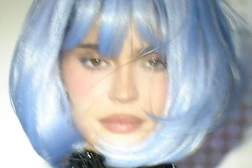 Kylie Jenner 'hồi sinh' màu tóc huyền thoại từ năm 2014