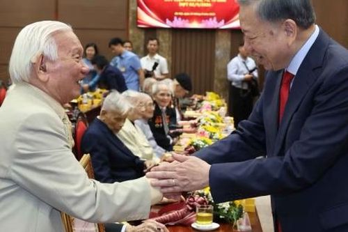 Những tấm gương sáng trọn đời giữ vững lời thề với Đảng