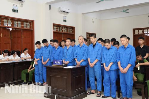Xét xử 21 thanh thiếu niên về tội “Gây rối trật tự công cộng” và “Cố ý gây thương tích”