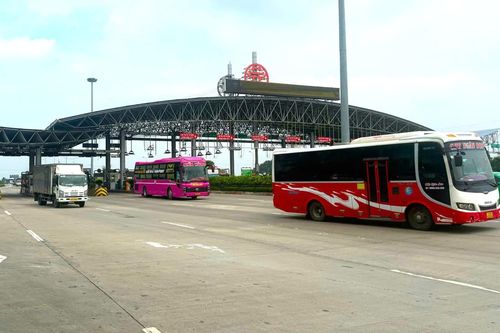 Trạm thu phí cửa ngõ Thủ đô thông thoáng ngày đầu nghỉ lễ 2/9