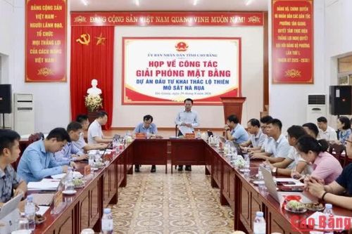 Phó Chủ tịch Thường trực UBND tỉnh Lương Tuấn Hùng chỉ đạo giải phóng mặt bằng Dự án mỏ sắt Nà Rụa