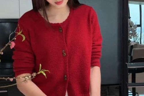Hoa hậu Đỗ Hà ngày càng đảm đang sau khi kết hôn, chồng tổng giám đốc tập đoàn Sơn Hải thường xuyên làm 'chuột bạch' thử món vợ nấu