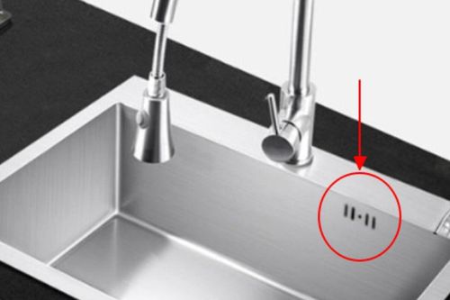 Chiếc lỗ nhỏ trên bồn rửa có tác dụng gì mà nhiều người không biết?