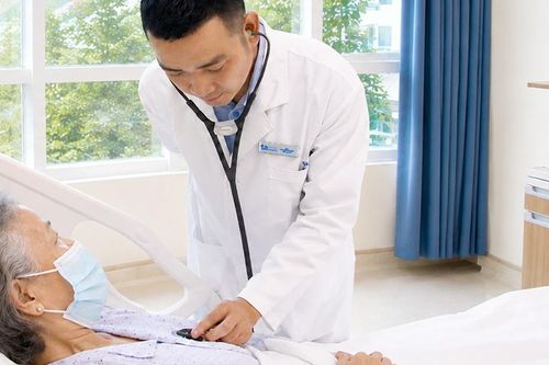 Tiết dịch giống sữa, người phụ nữ 68 tuổi phát hiện u tuyến yên gần 5 cm