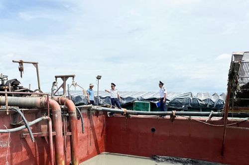 TPHCM: Bắt phương tiện khai thác cát trái phép khu vực biển Cần Giờ